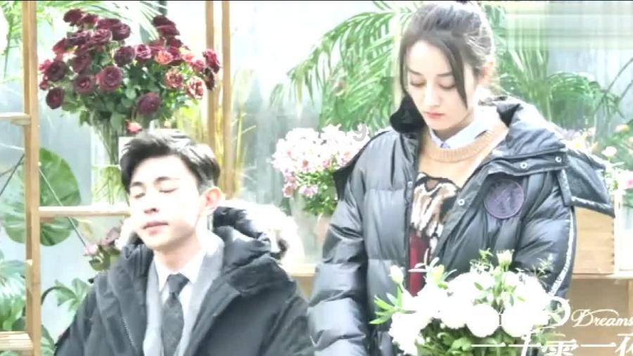 何炅对李湘和谢娜的态度为什么不一样?看了他们的经历,就会明白